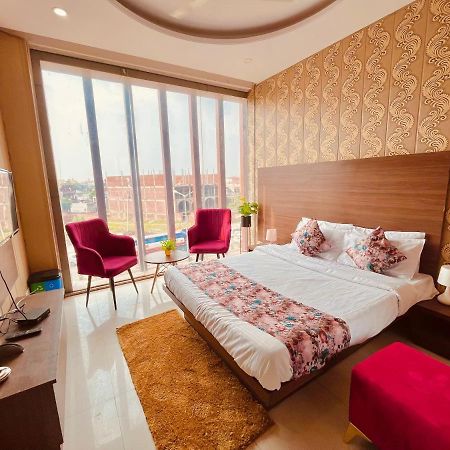 Hotel Pearl Grand, Zirakpur - Top Rated & Most Awarded Property In Tricity Чандигарх Экстерьер фото