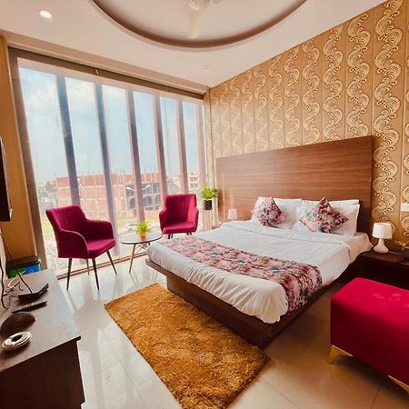 Hotel Pearl Grand, Zirakpur - Top Rated & Most Awarded Property In Tricity Чандигарх Экстерьер фото