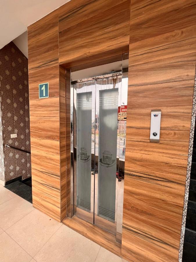 Hotel Pearl Grand, Zirakpur - Top Rated & Most Awarded Property In Tricity Чандигарх Экстерьер фото