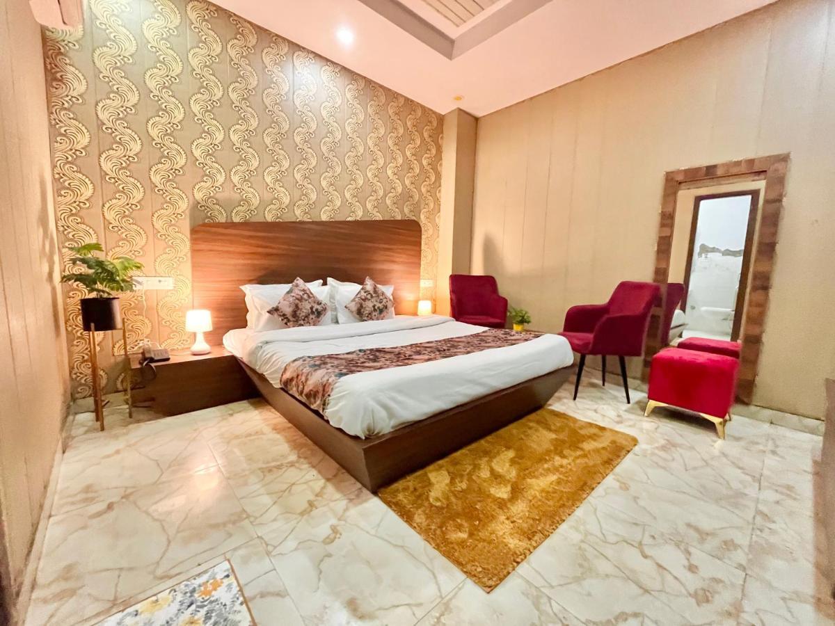 Hotel Pearl Grand, Zirakpur - Top Rated & Most Awarded Property In Tricity Чандигарх Экстерьер фото