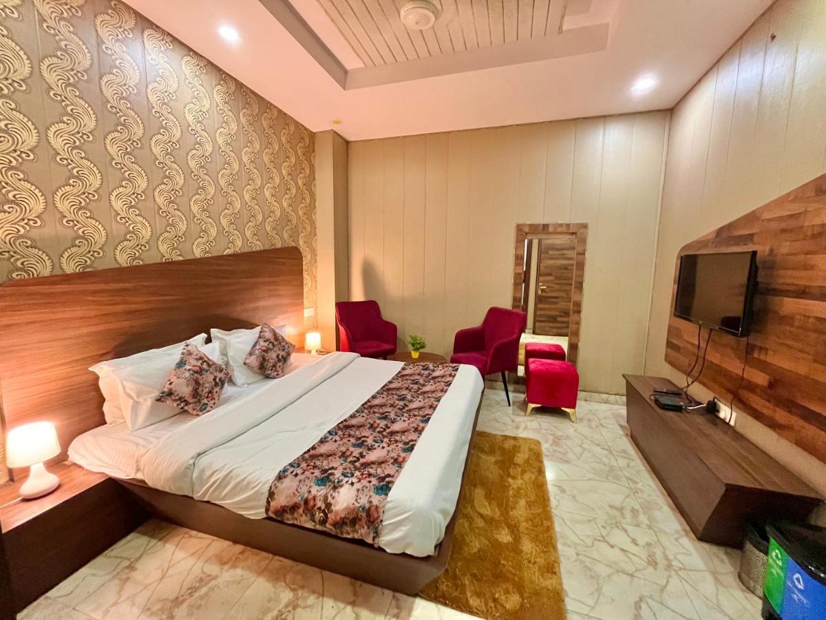 Hotel Pearl Grand, Zirakpur - Top Rated & Most Awarded Property In Tricity Чандигарх Экстерьер фото