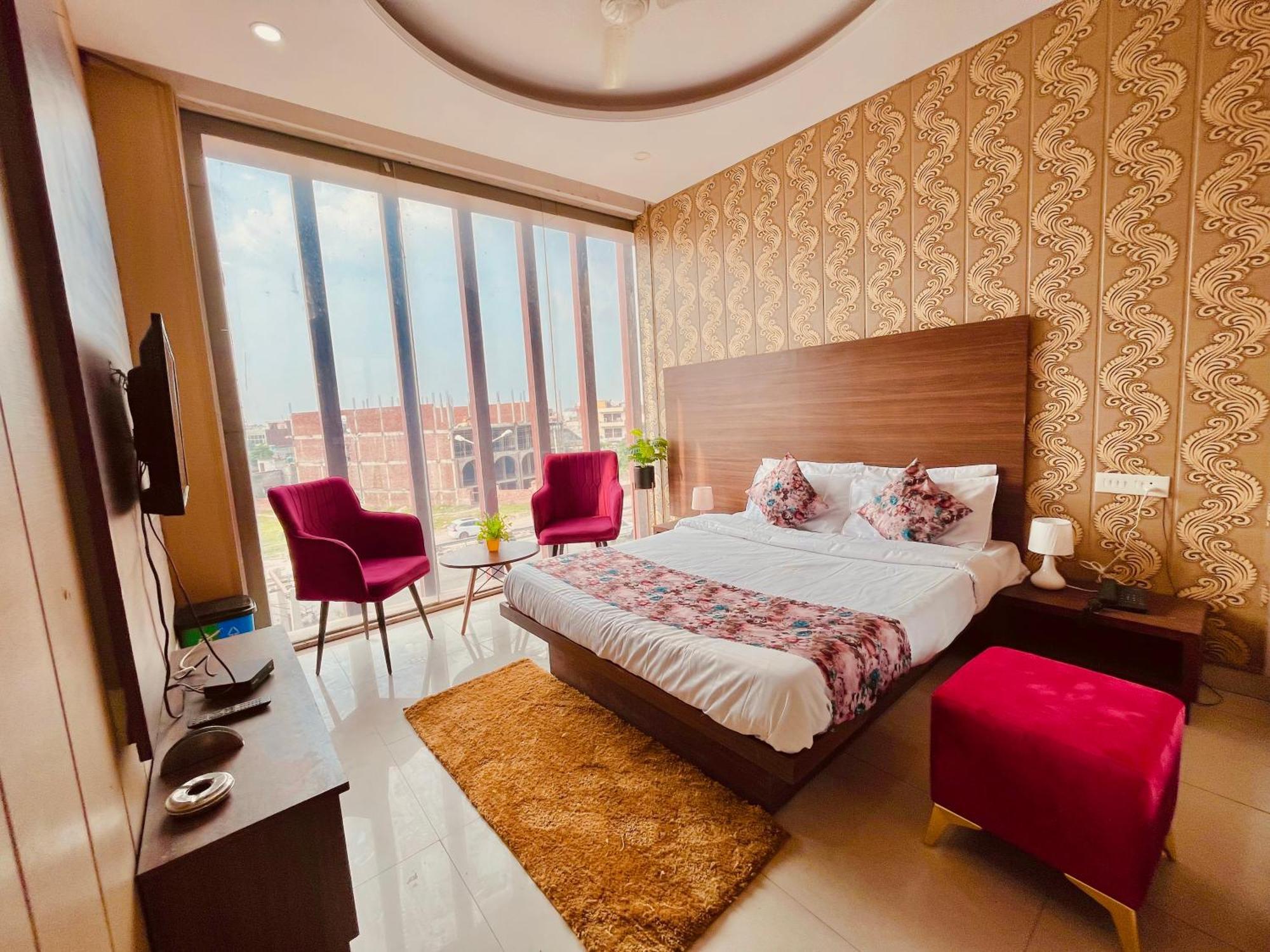 Hotel Pearl Grand, Zirakpur - Top Rated & Most Awarded Property In Tricity Чандигарх Экстерьер фото